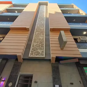 Oaks Plaza Delhi Airport Bed & Breakfast